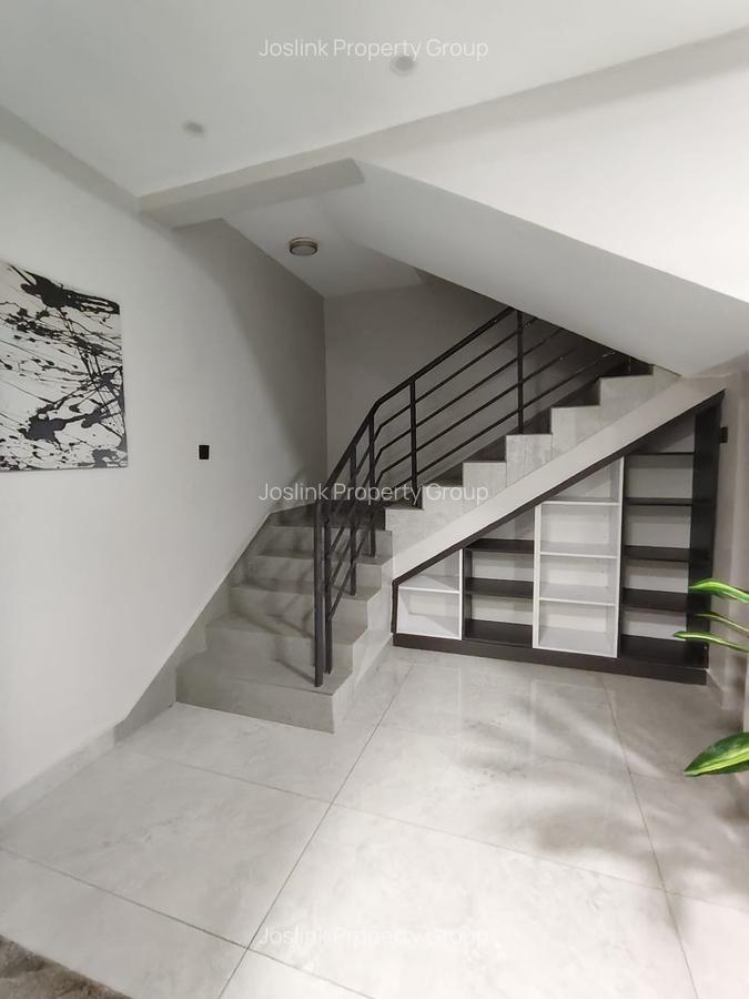 4 Bed Townhouse with En Suite at Greenwood Drive - 16