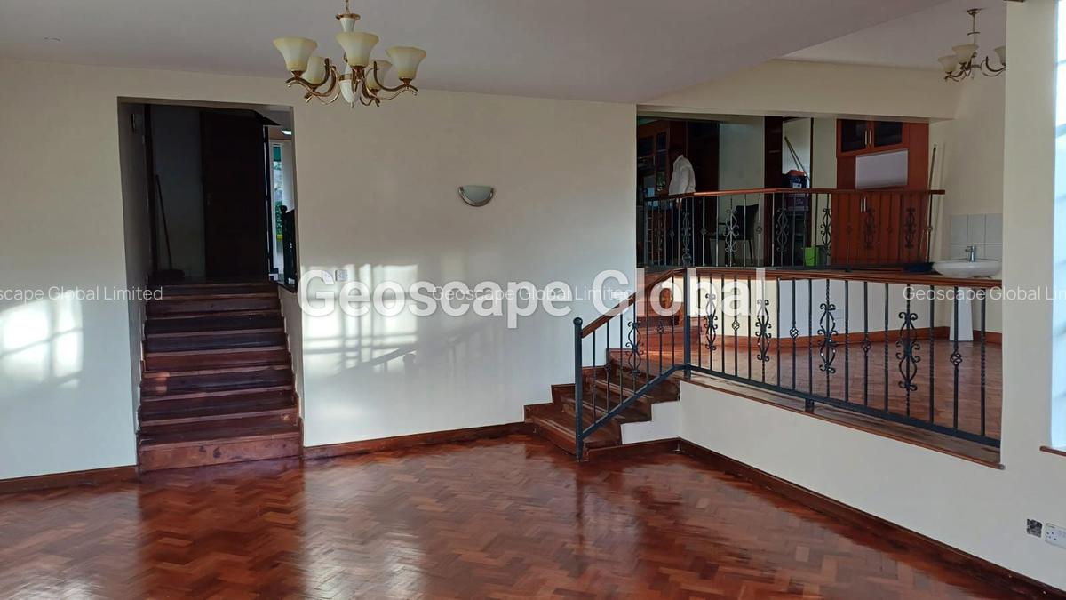 5 Bed House with En Suite in Runda - 3