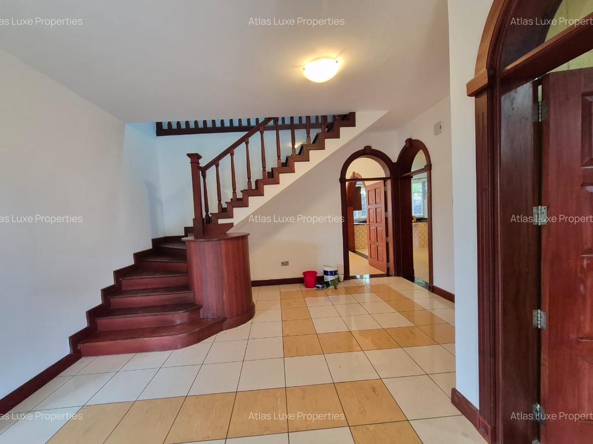 4 Bed Townhouse with En Suite at Rosslyn - 8