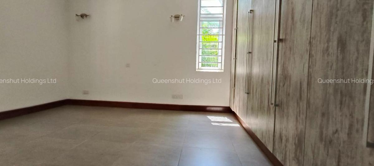 5 Bed House with En Suite in Rosslyn - 8