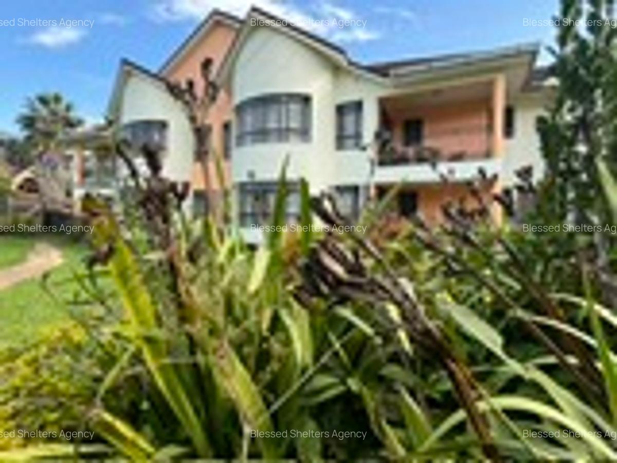 Serviced 2 Bed Apartment with En Suite in Runda - 4