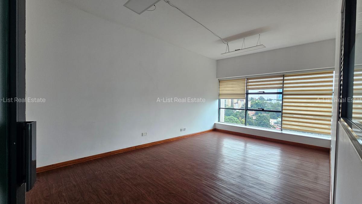 2,734 ft² Office with Service Charge Included at Riverside Drive - 7