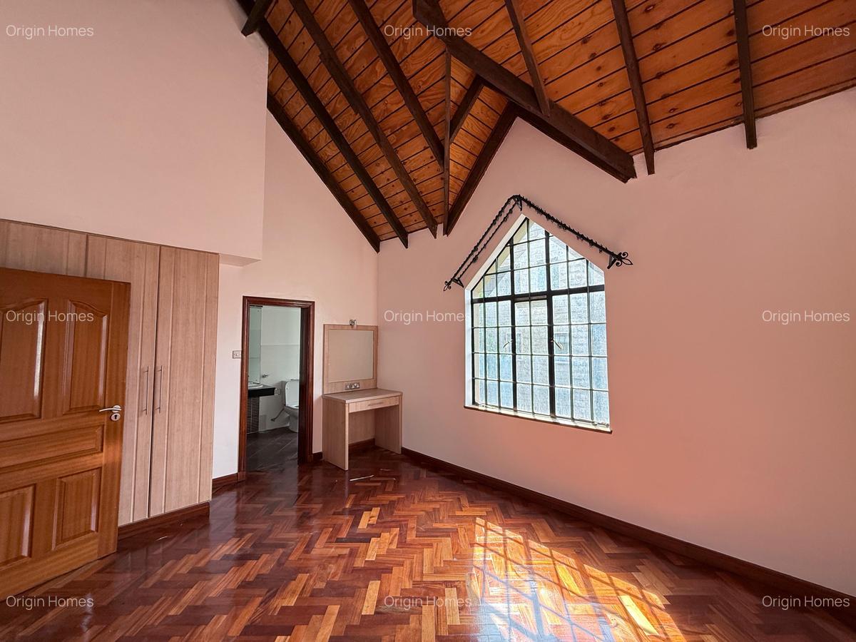 5 Bed Townhouse with En Suite at Lavington - 13