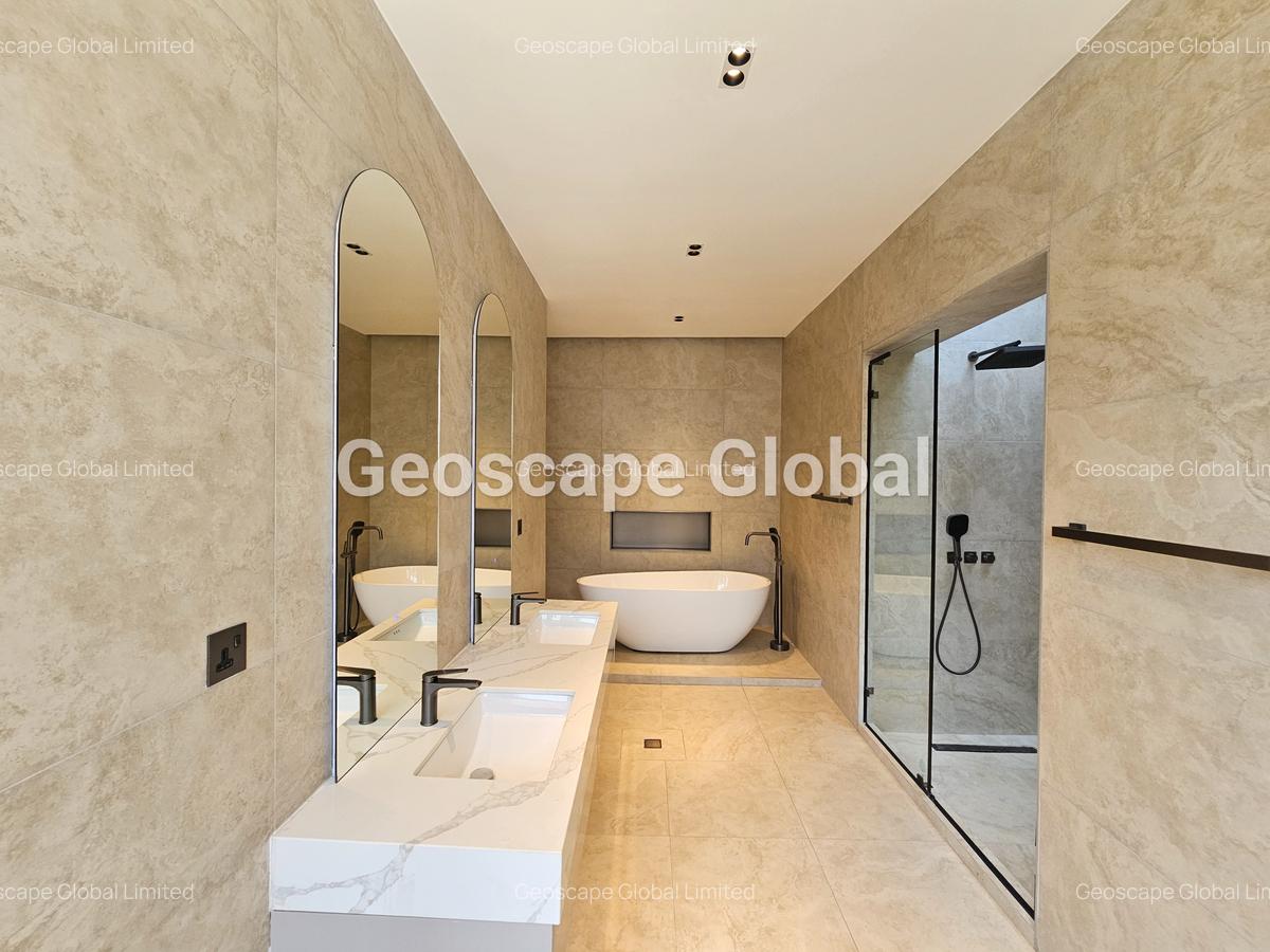 5 Bed House with En Suite in Runda - 7