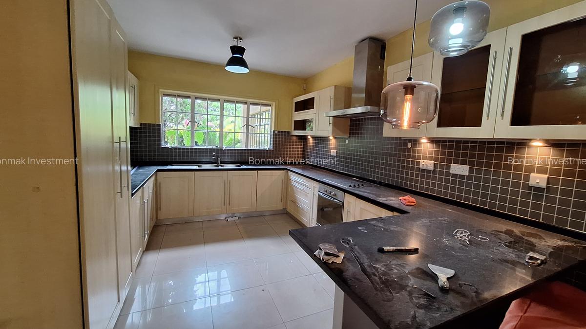 4 Bed Townhouse with En Suite at Old Runda - 8
