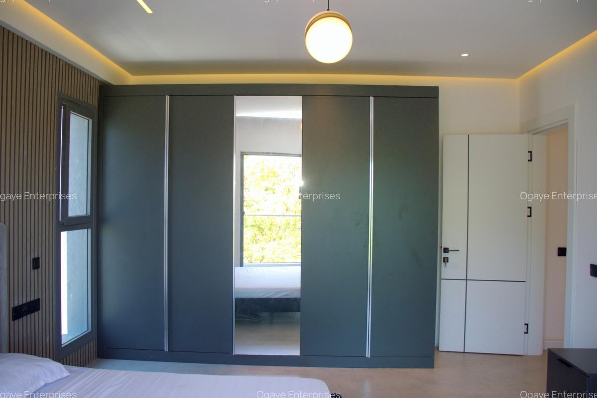 3 Bed Apartment with En Suite at Fourth Avenue - 8