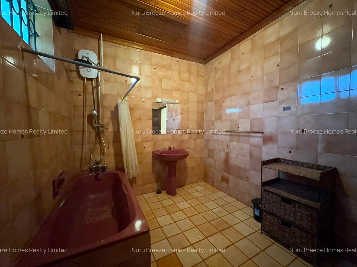 4 Bed House with En Suite in Nyari - 17