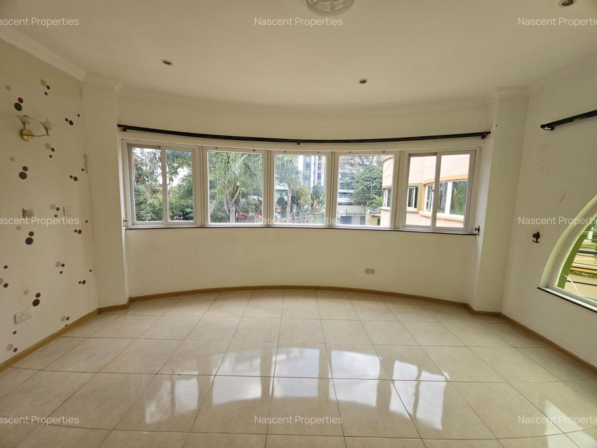 4 Bed Townhouse with En Suite in Riverside - 4