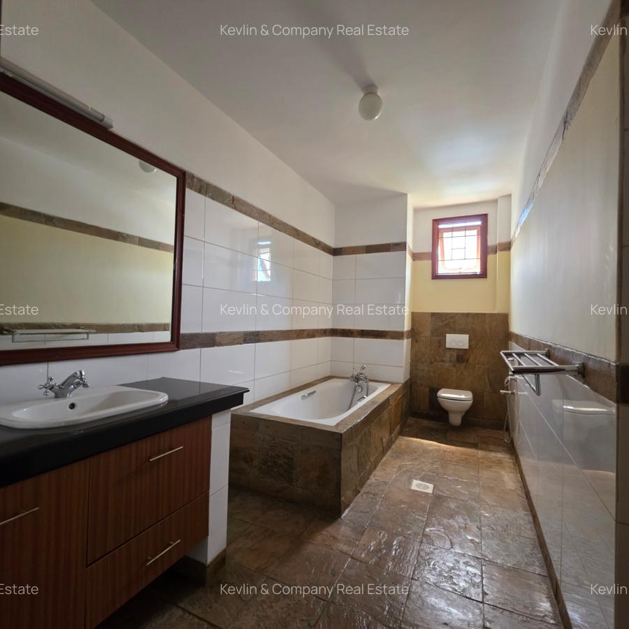 3 Bed Apartment with En Suite in Riverside - 11
