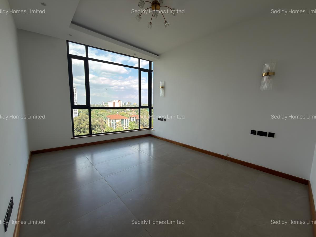 3 Bed Apartment with En Suite in Riverside - 11