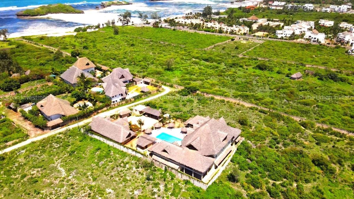 8 Bed House with En Suite in Watamu - 12