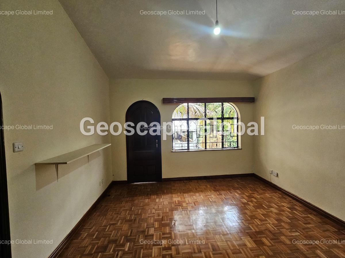 5 Bed House with En Suite in Riverside - 5