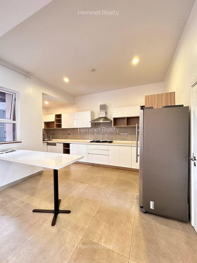 4 Bed Townhouse with En Suite in Lavington - 3