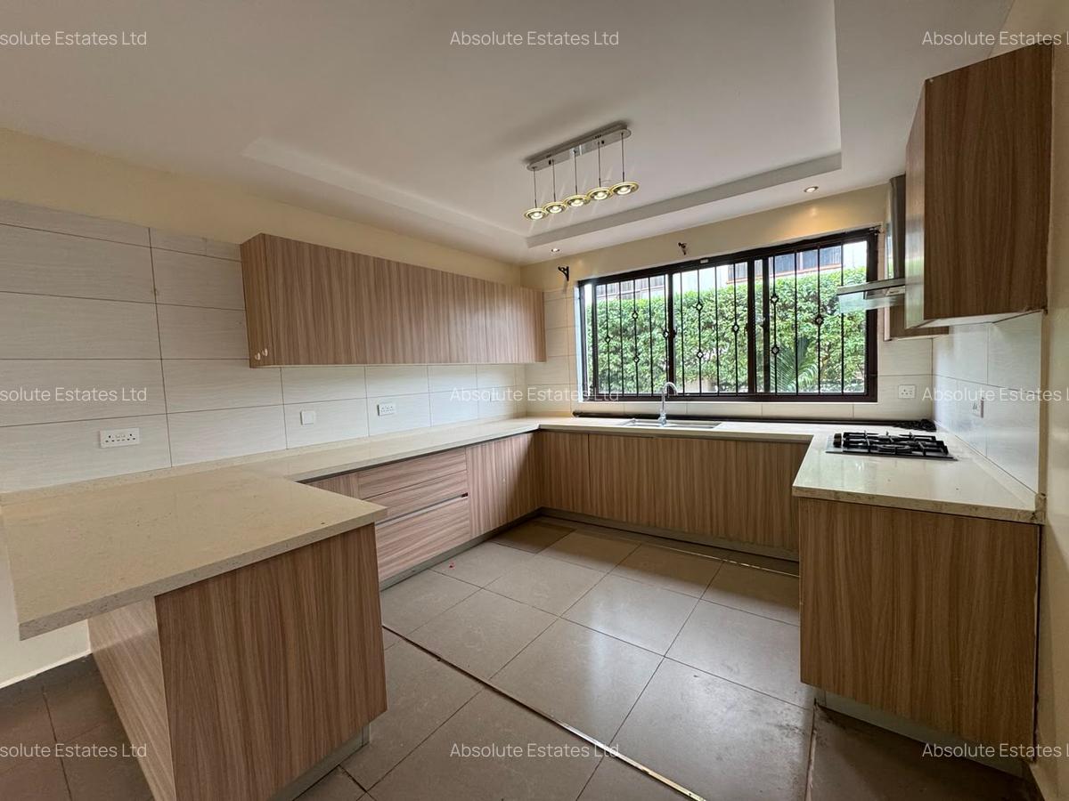 5 Bed Townhouse with Garden in Lavington - 9
