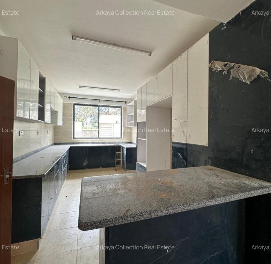 4 Bed Townhouse with En Suite in Lavington - 6