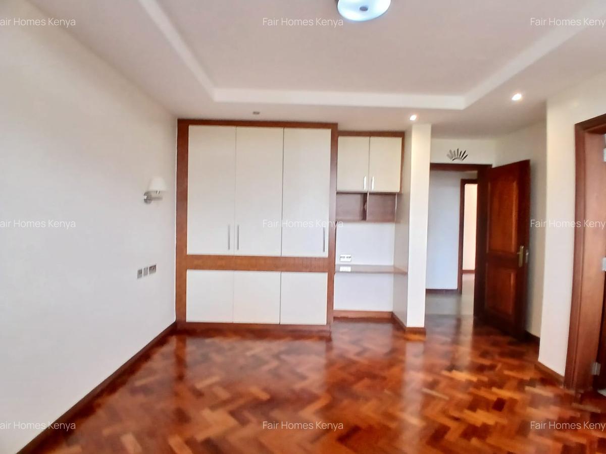 3 Bed Apartment with En Suite at Riverside Drive - 8