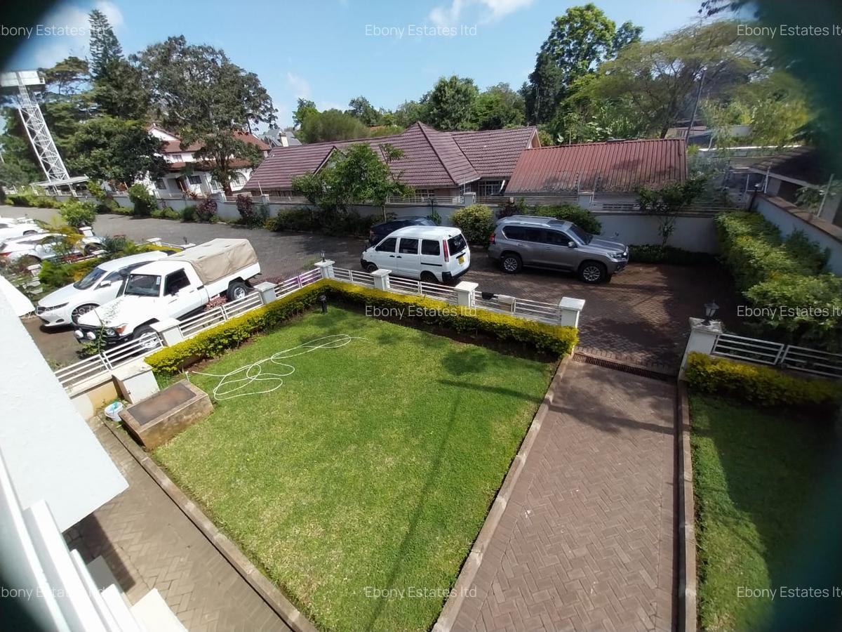 5 Bed Townhouse with En Suite in Lavington - 4