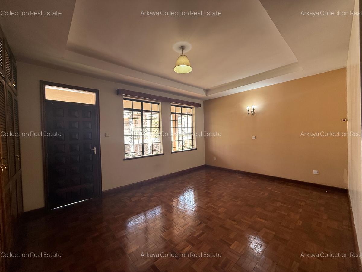 5 Bed House with En Suite in Runda - 16