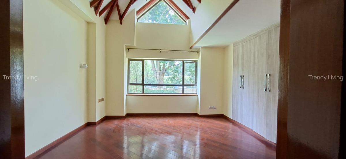 6 Bed Townhouse with En Suite in Lavington - 19