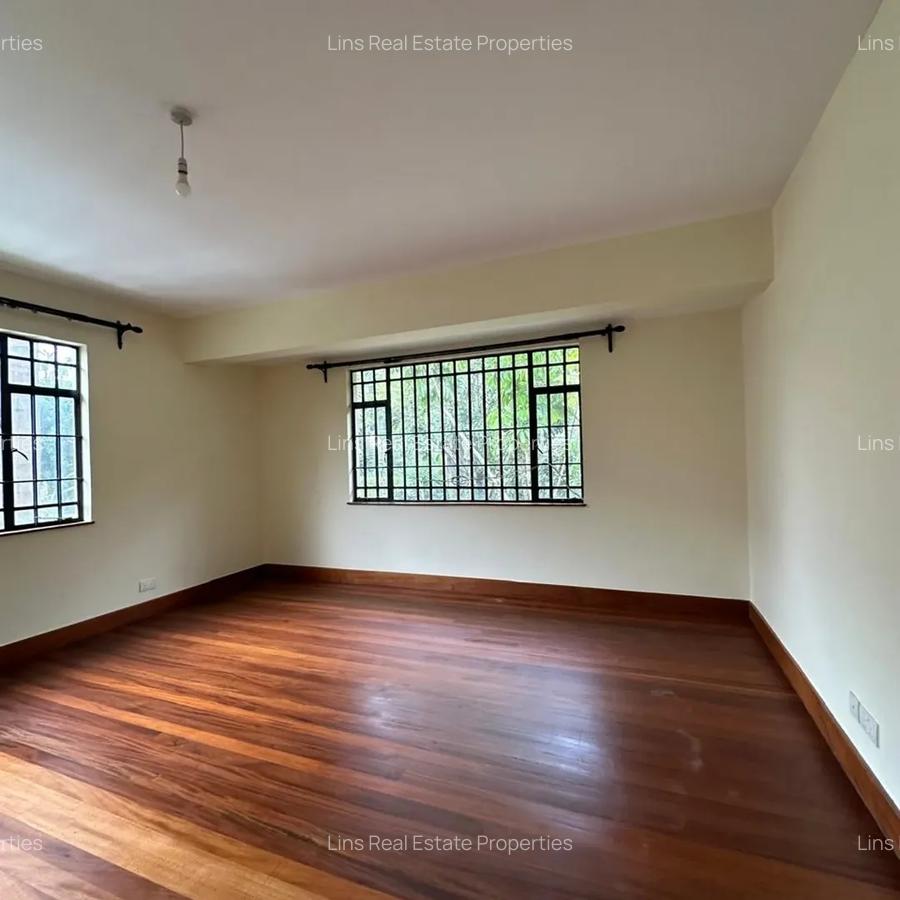 5 Bed Townhouse with En Suite in Lavington - 14