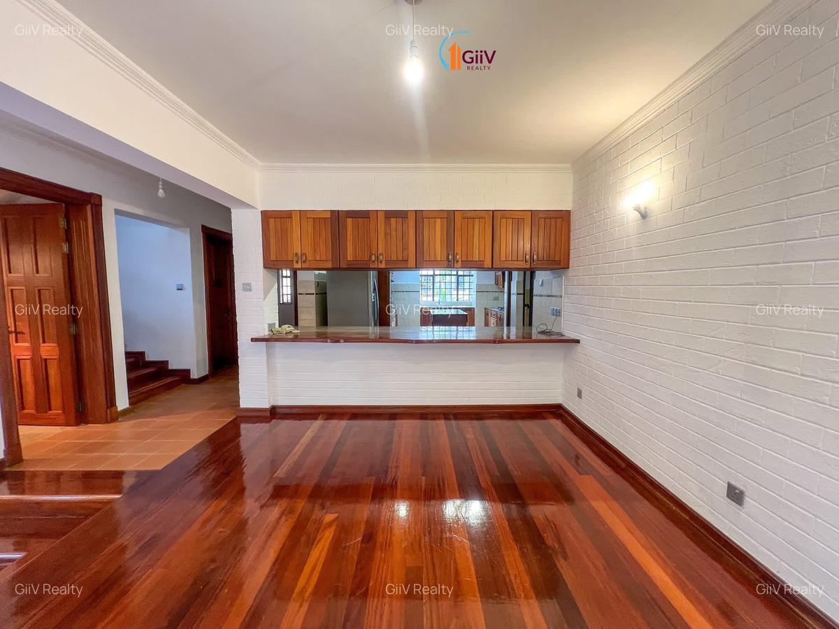 4 Bed Townhouse with En Suite in Spring Valley - 16