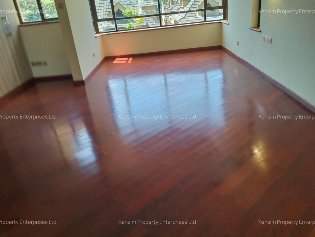 5 Bed Townhouse with En Suite in Lavington - 12