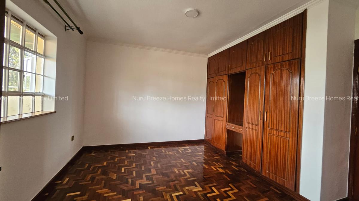 5 Bed House with En Suite in Runda - 17