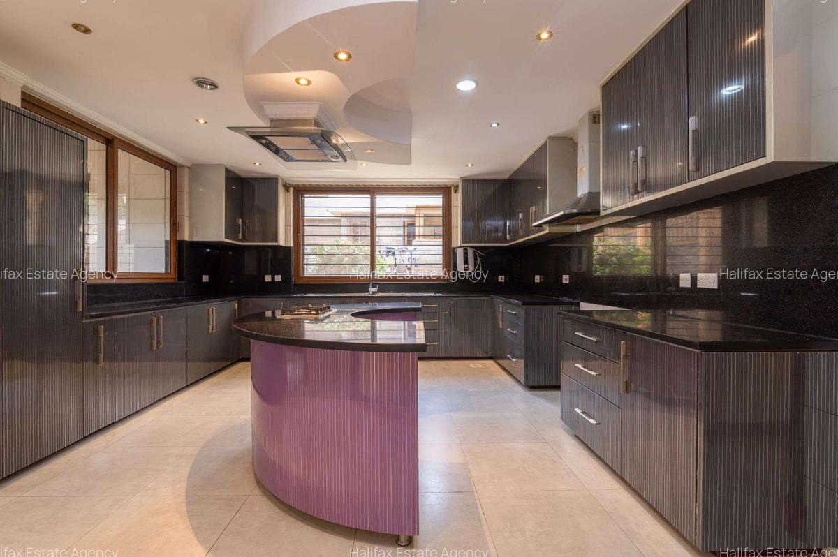 5 Bed Townhouse with En Suite in Spring Valley - 5