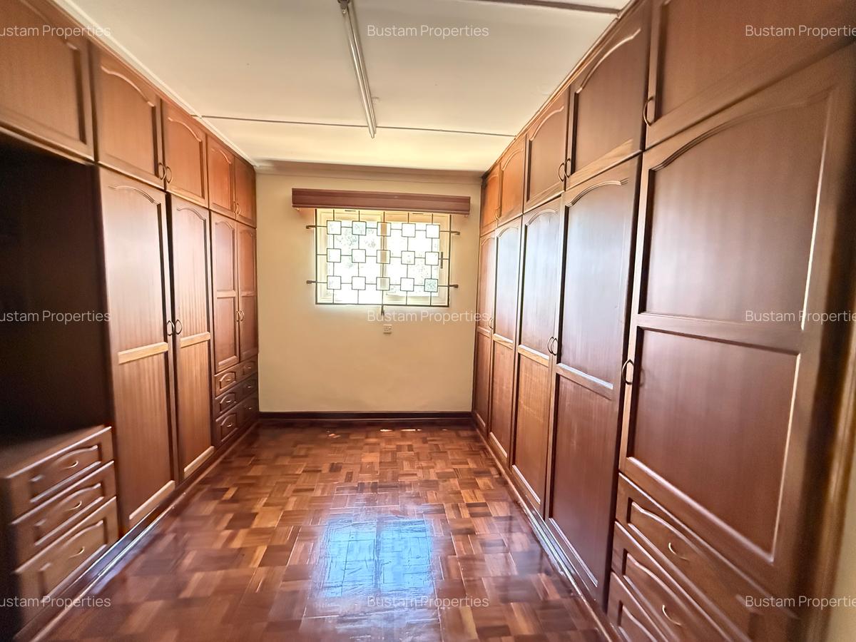 5 Bed Townhouse with En Suite in Lavington - 14