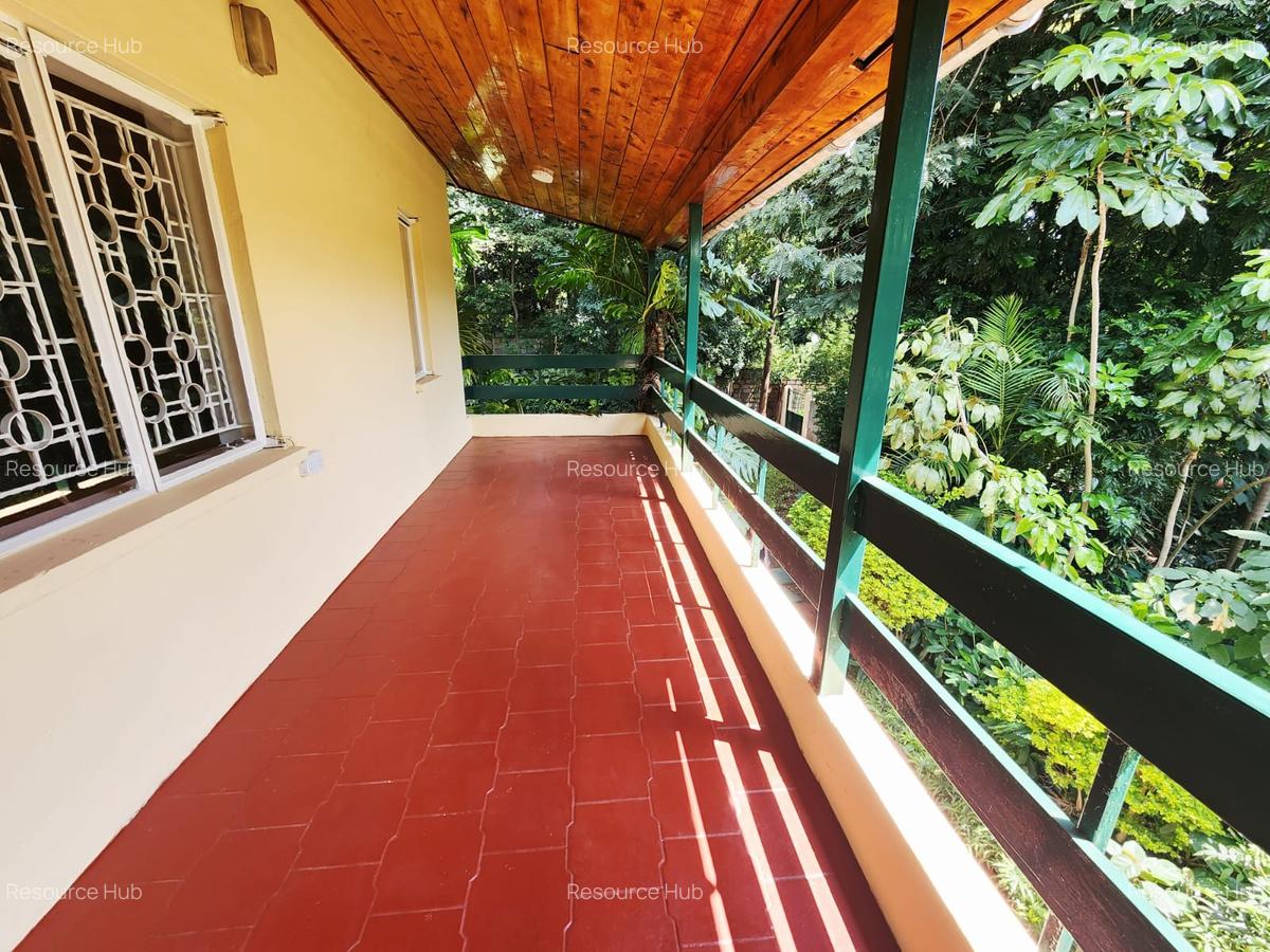 4 Bed House with En Suite at Lavington - 15