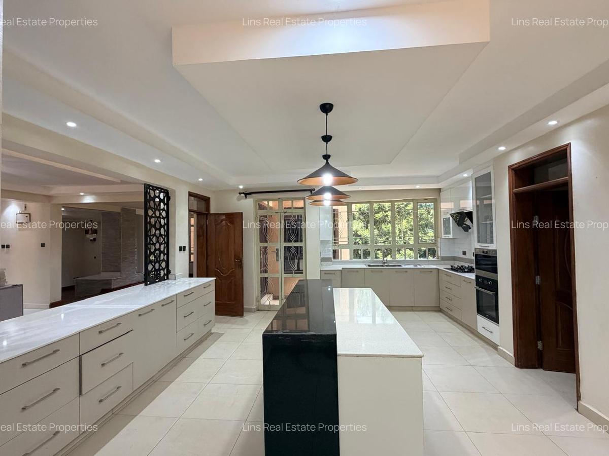 10 Bed House with En Suite in Nyari - 14