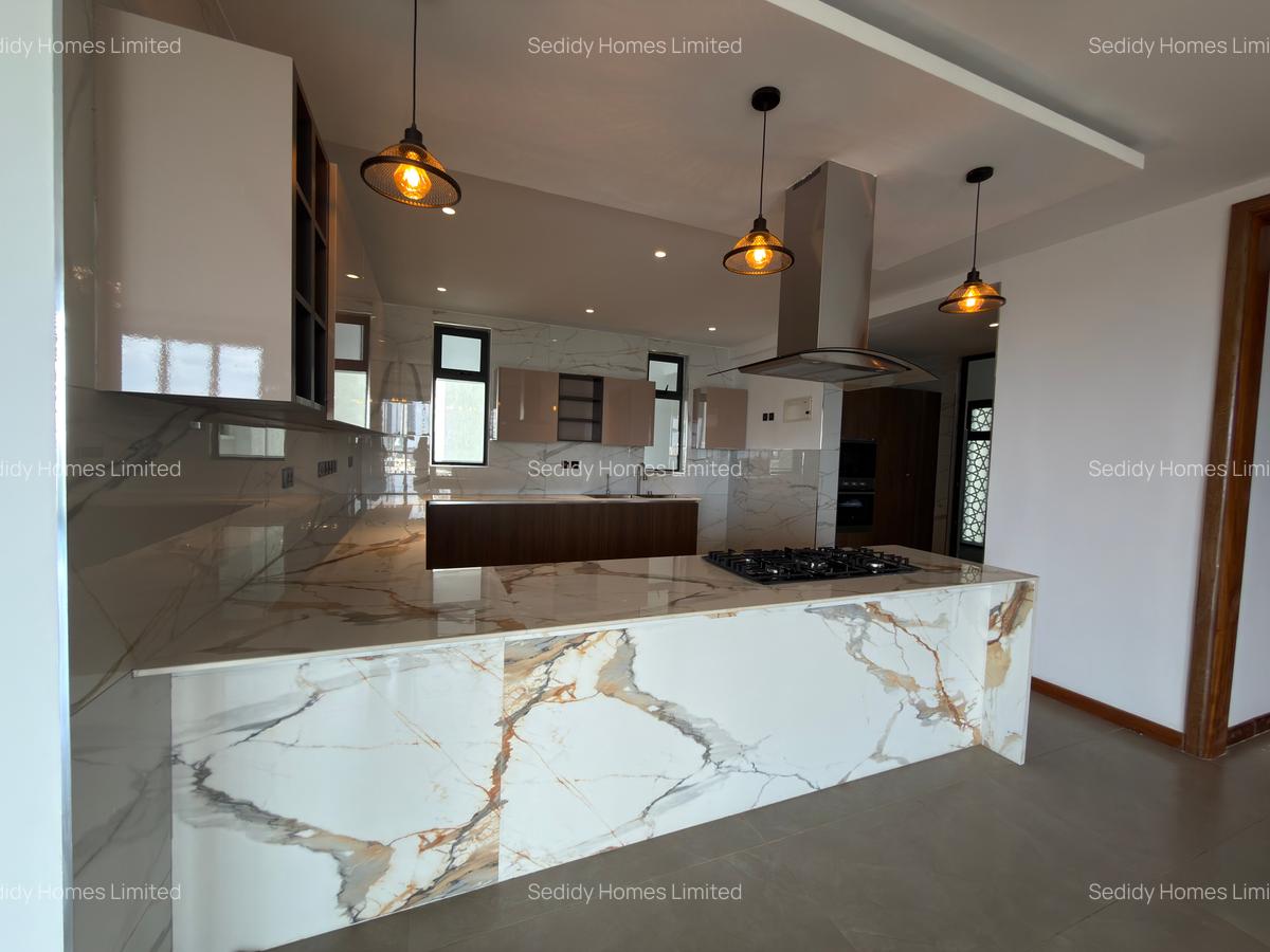 3 Bed Apartment with En Suite in Riverside - 6