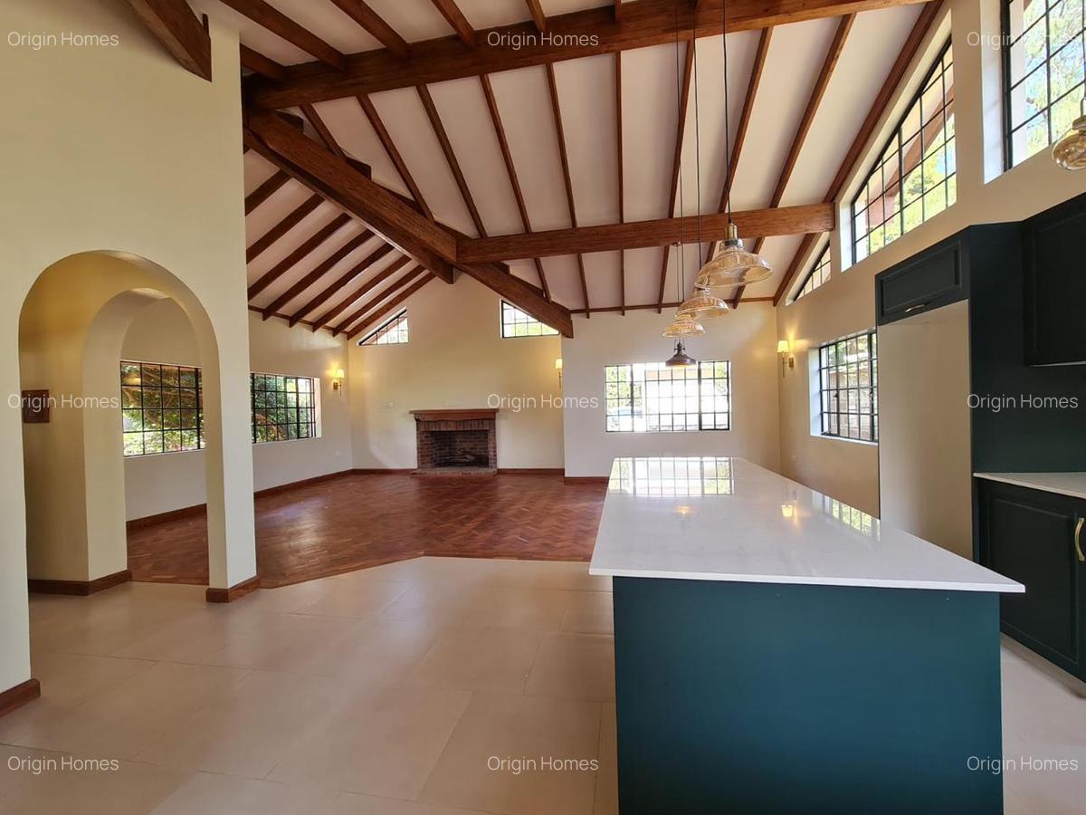 4 Bed House with En Suite at Lavington - 10
