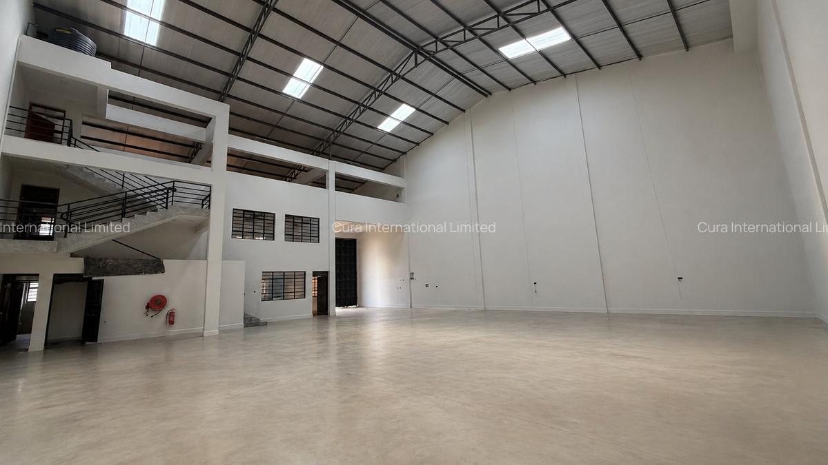 6,000 ft² Warehouse in Industrial Area - 1
