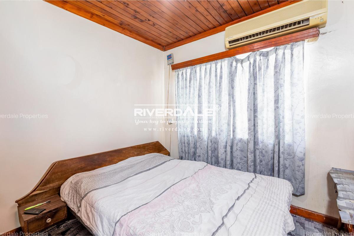5 Bed Townhouse with En Suite in South B - 4