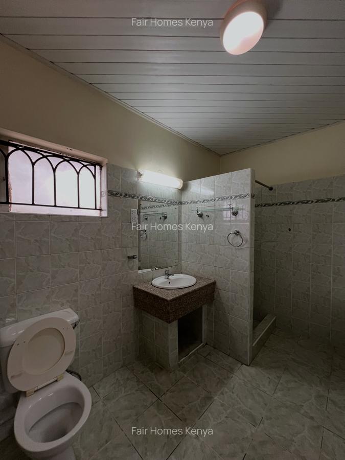 5 Bed Townhouse with En Suite at James Gichuru - 17