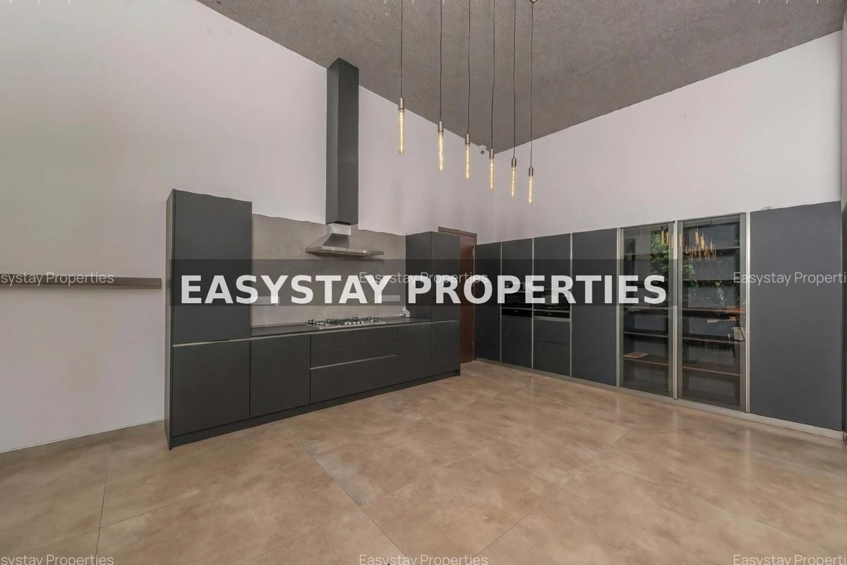 4 Bed House with En Suite in Runda - 6