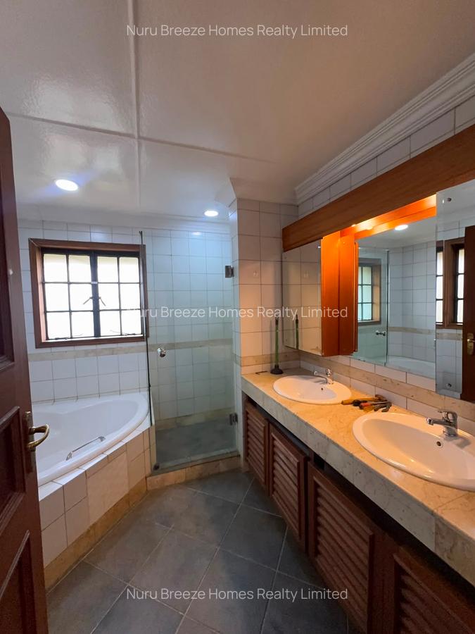 5 Bed Townhouse with En Suite in Runda - 6