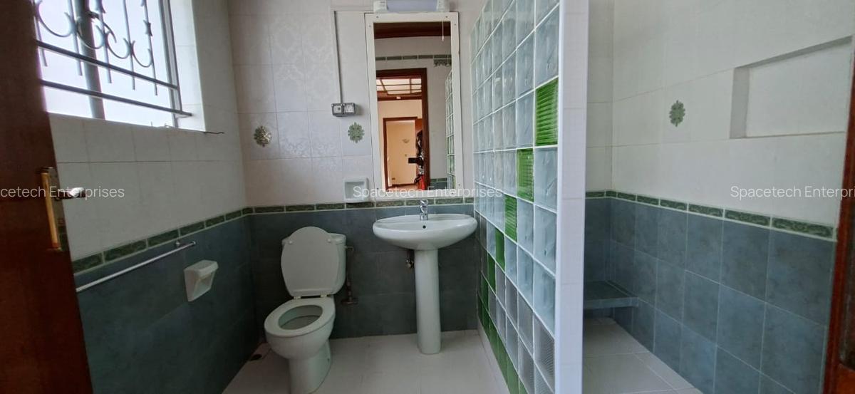 5 Bed House with En Suite in Runda - 9