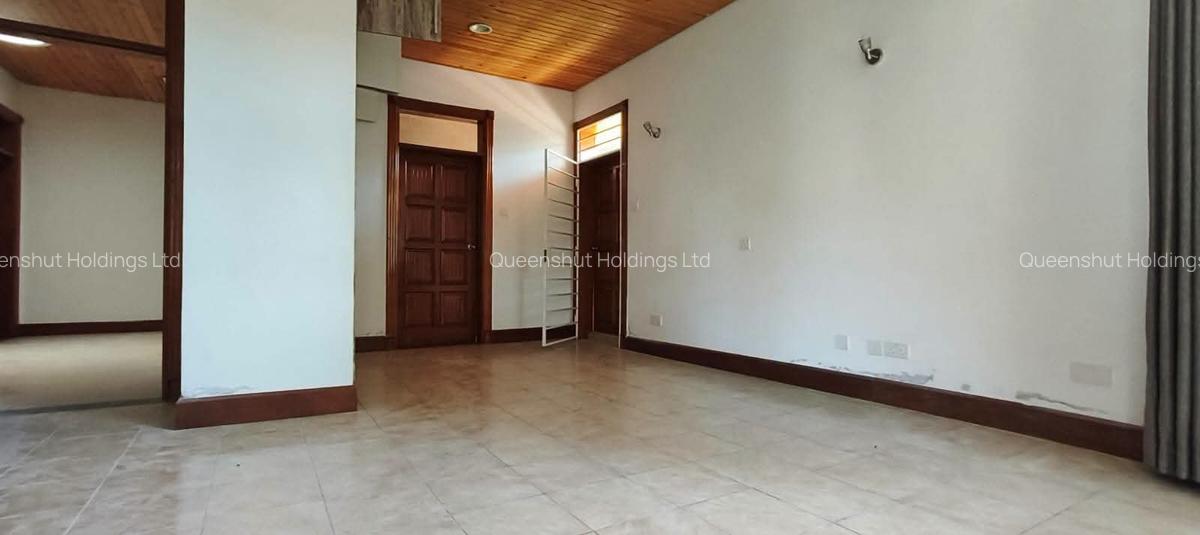 5 Bed House with En Suite in Rosslyn - 10
