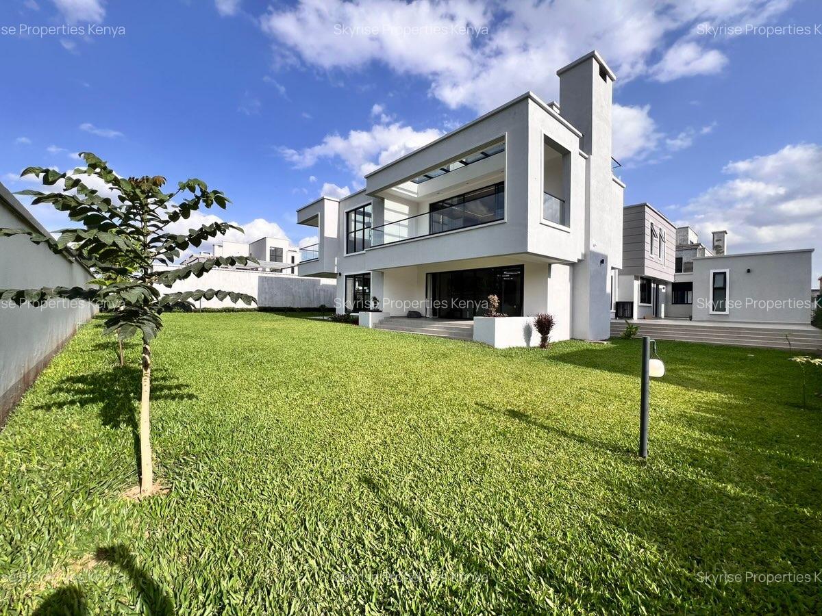 5 Bed Villa with En Suite in Runda - 1