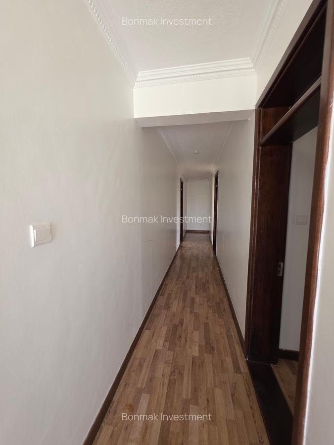 4 Bed Apartment with En Suite at Brookside Drive - 17