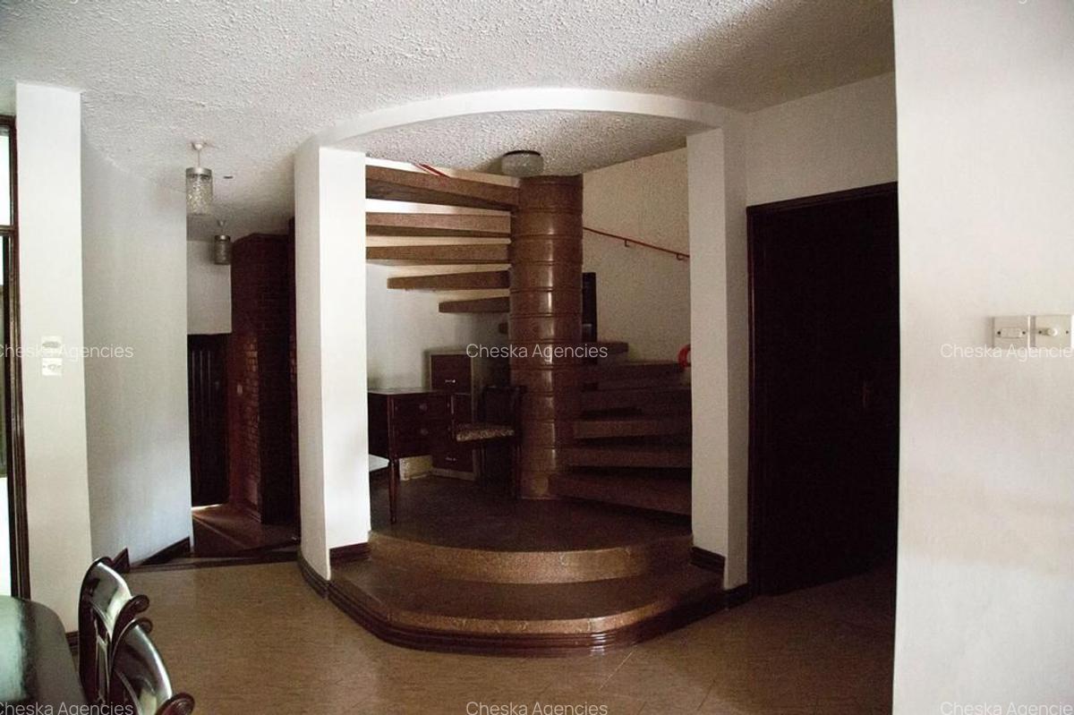 5 Bed Townhouse with En Suite in Rhapta Road - 2