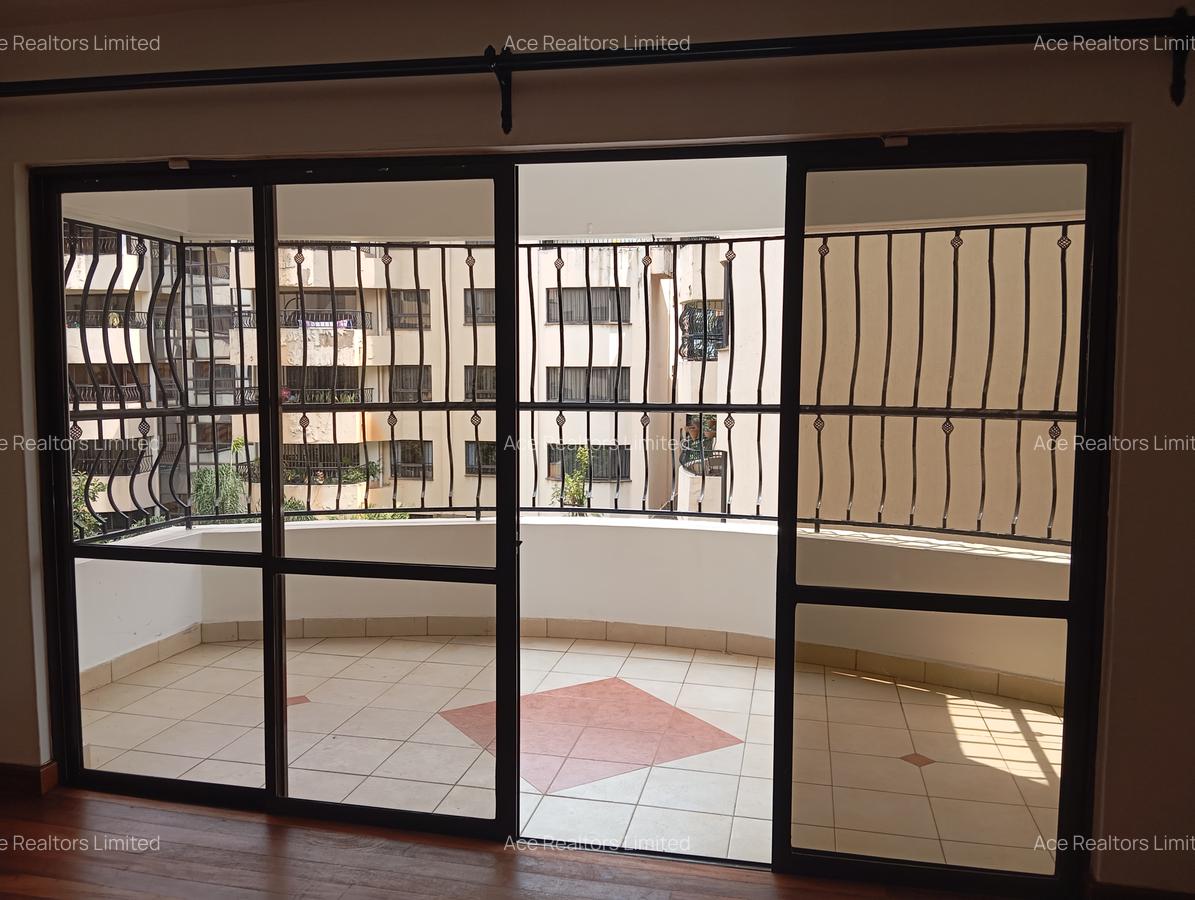 3 Bed Apartment with En Suite at Hatheru Road - 19