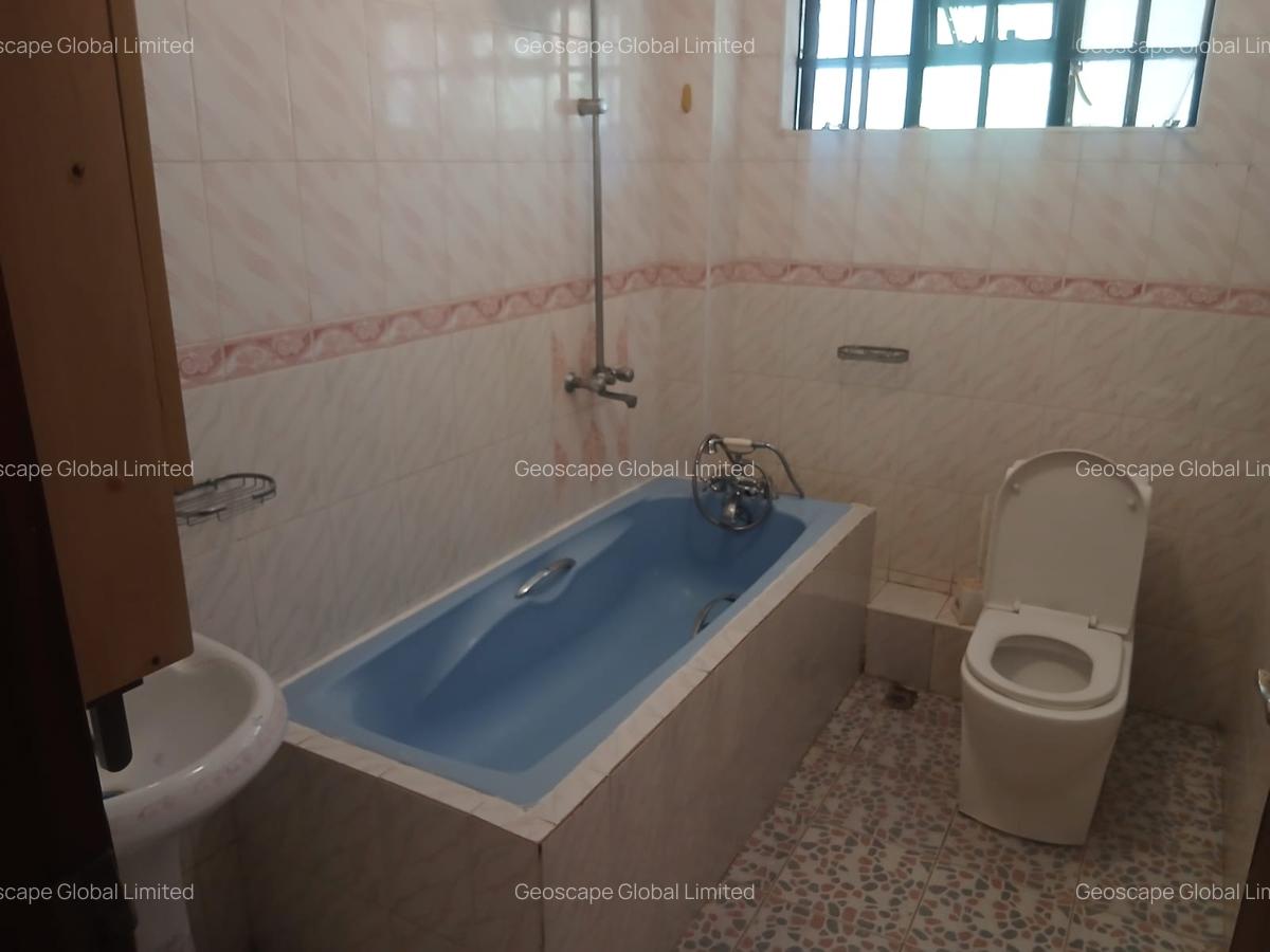 5 Bed House with En Suite in Runda - 12