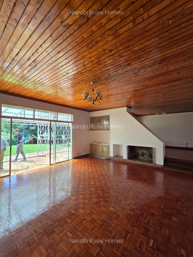 4 Bed House with En Suite at Loresho Creasent - 14