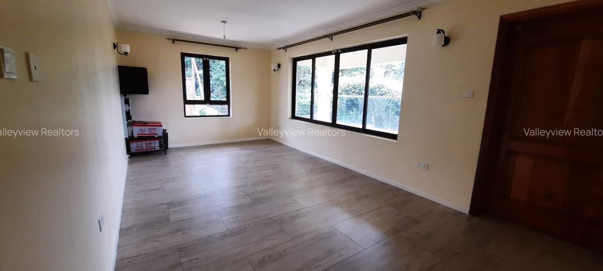5 Bed Townhouse with En Suite at Lavington - 8