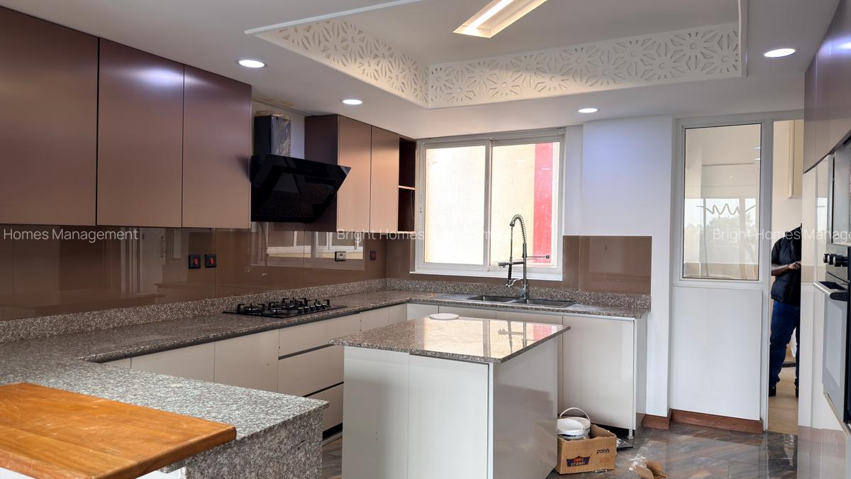 4 Bed Apartment with En Suite in Westlands Area - 17