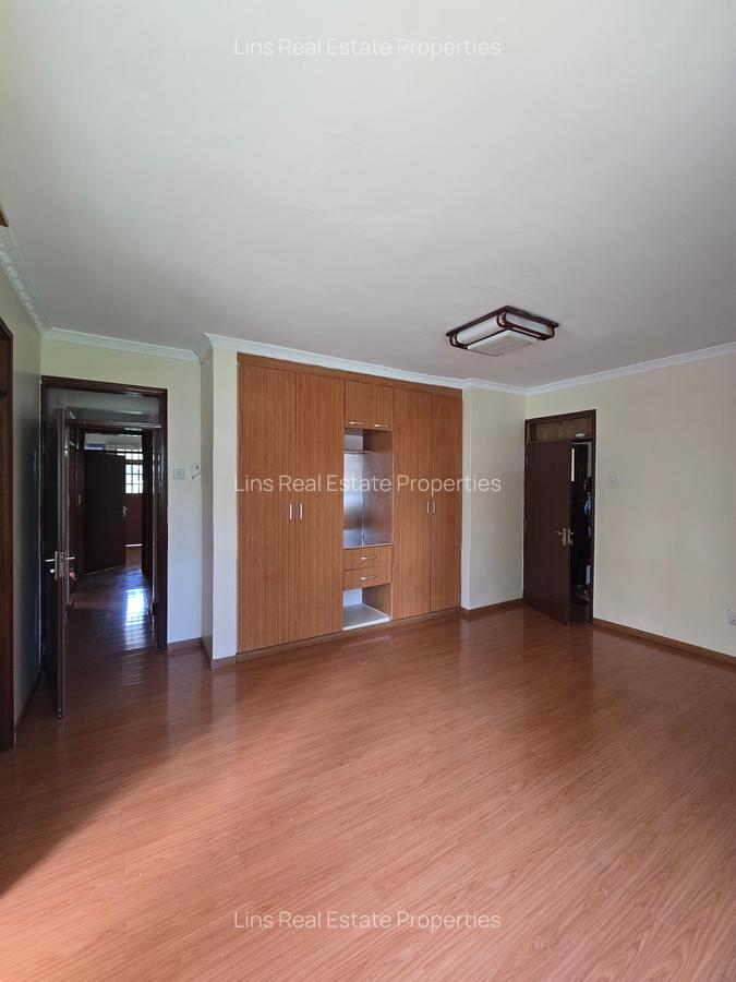 4 Bed House with En Suite in Runda - 12