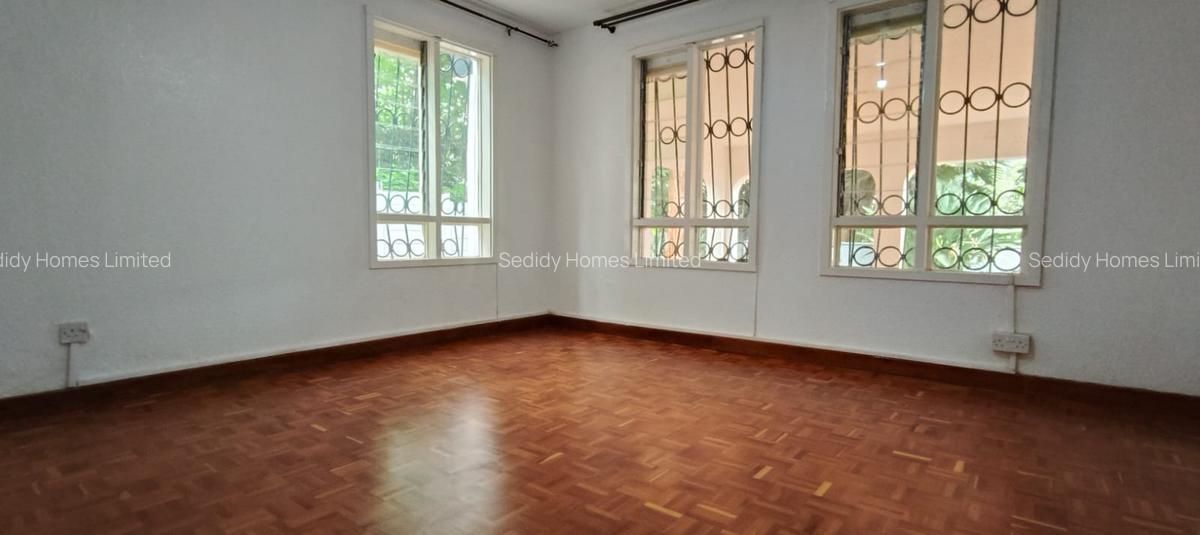 4 Bed House with En Suite in Westlands Area - 5